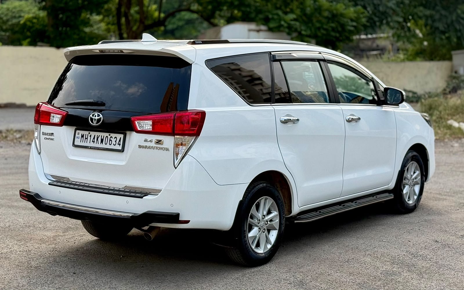 Innova Crysta 2.4 G